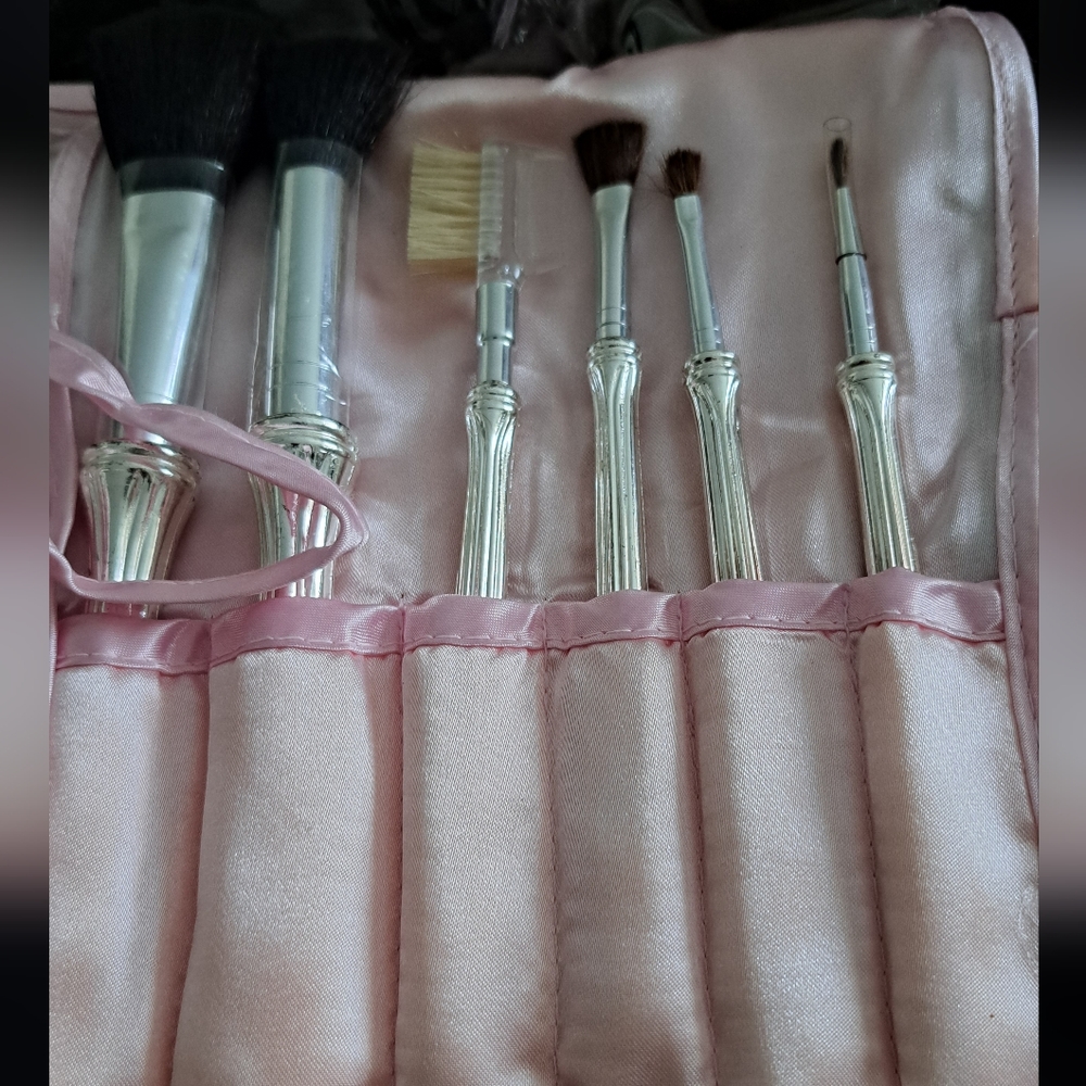Folded velvet cosmetic brush holder...